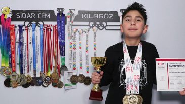 Aferin sana &ccedil;ocuk: 11 yaşındaki Sidar, Amerika'daki olimpiyatlarda d&uuml;nya birincisi oldu