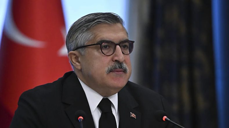 AK Partili H&uuml;seyin Yayman'ın &Ouml;zg&uuml;r &Ouml;zel'e Sert Tepkisi: CHP İntihara Koşuyor!