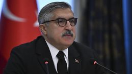 AK Partili Yayman'dan &Ouml;zg&uuml;r &Ouml;zel'in İddialarına Sert Yanıt: Depremzede Şehrimize Ziyaretiniz &Ccedil;ok Gecikti!