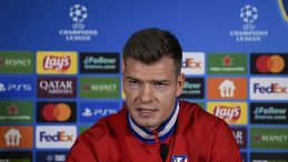 Alexander S&ouml;rloth, transfer iddialarını net bir şekilde yanıtladı: "Atletico'da son derece mutluyum"