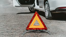 Alkoll&uuml; S&uuml;r&uuml;c&uuml;n&uuml;n Kullandığı Otomobilin &Ccedil;arptığı Yaya Ağır Yaralandı