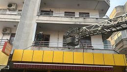 Antalya'da 3 Katlı Binada Yangın Korkusu!
