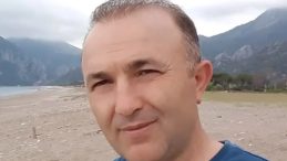 Antalya'da Evlat Dehşeti: Tartıştığı Babasını Bı&ccedil;aklayarak &Ouml;ld&uuml;rd&uuml;