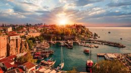 Antalya&rsquo;da K&uuml;lt&uuml;r Turizminde Rekor Kırıldı! M&uuml;ze ve &Ouml;ren Yerlerinde 2025'te 3,25 Milyon Ziyaret&ccedil;i Bekleniyor!