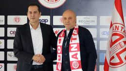 Antalyaspor'a imza atan Sami Uğurlu: "Takım i&ccedil;inde b&uuml;t&uuml;nl&uuml;ğ&uuml; yakalamaya başladık"