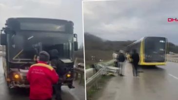 Arnavutk&ouml;y'de İETT Otob&uuml;s&uuml; Bariyerlere &Ccedil;arptı
