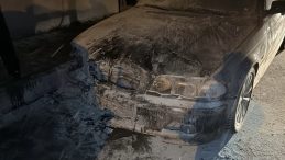 Arnavutk&ouml;y'de Park Halindeki Otomobil Alev Aldı: 2 Ara&ccedil; Kullanılamaz Hale Geldi