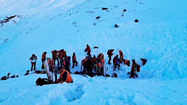 Avusturya&rsquo;da &Ccedil;ığ Felaketi: 8 Kişi Hayatını Kaybetti