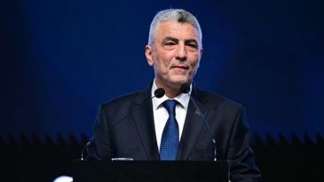 Bakan Bolat, B&uuml;y&uuml;kel&ccedil;ileri Kabul Etti