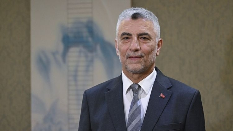 Bakan Bolat'tan &Ouml;zg&uuml;r &Ouml;zel'e tepki: &Ccedil;arpıtacak kadar al&ccedil;aldınız