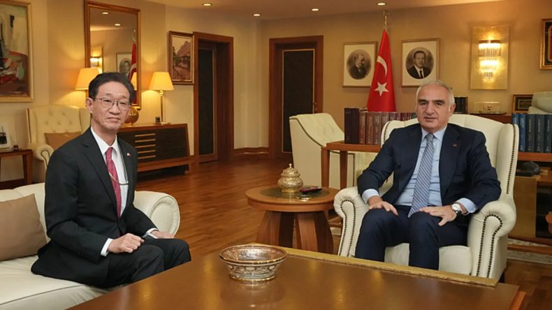 Bakan Ersoy, Japonya'nın Ankara B&uuml;y&uuml;kel&ccedil;isi Tamura ile Bir Araya Geldi