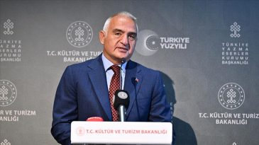 Bakan Ersoy, K&uuml;lt&uuml;r ve Turizm Bakanlığı &Ouml;zel &Ouml;d&uuml;lleri ve Yaşayan İnsan Hazineleri &Ouml;d&uuml;l T&ouml;reni'nde konuştu