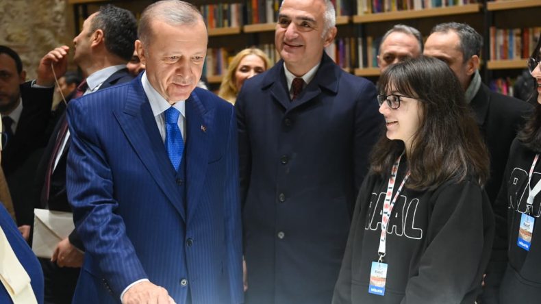 Bakan Ersoy rekor rakamı verdi: Rami K&uuml;t&uuml;phanesi'ni 7.7 milyon kişi ziyaret etti