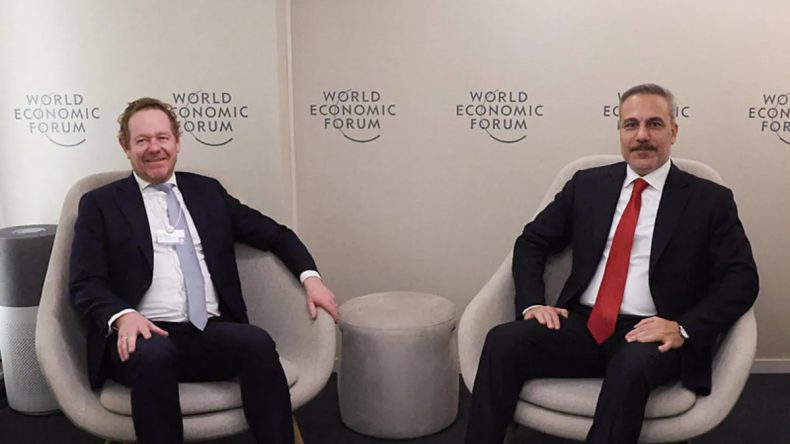Bakan Fidan, Hollandalı Mevkidaşı Van Weel ile Davos'ta G&ouml;r&uuml;şme Ger&ccedil;ekleştirdi