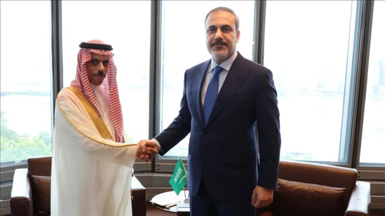 Bakan Fidan, Suudi Arabistanlı Mevkidaşı Bin Ferhan ile Bir Araya Geldi