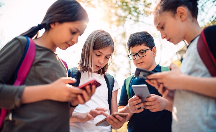 Bakan G&ouml;ktaş: 15 Yaş Altına Y&ouml;nelik Sosyal Medya D&uuml;zenlemesi Ay Sonunda Meclis'e Geliyor