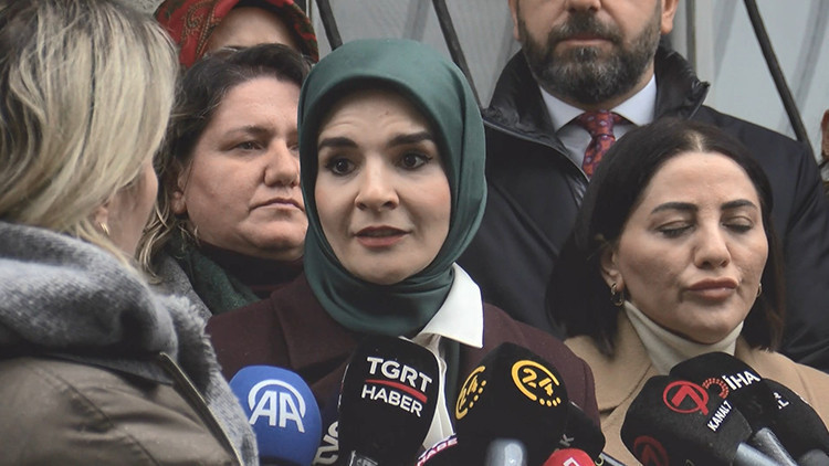 Bakan G&ouml;ktaş, Kreşte Şiddete Uğradığı Belirtilen &Ccedil;ocuğu Ziyaret Etti