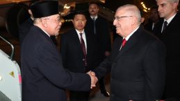 Bakan G&uuml;ler, Malezya Başbakanı İbrahim'i Karşıladı