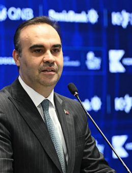 Bakan Kacır: "Türkiye, istikrar ve güven adresi olarak fırtınalara göğüs geriyor"