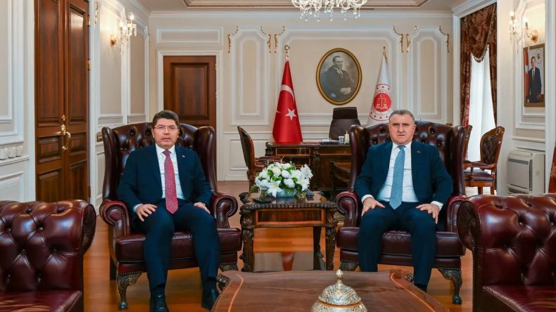 Bakan Tun&ccedil;, Gen&ccedil;lik ve Spor Bakanı Osman Aşkın Bak ile Bir Araya Geldi