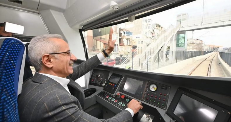 Bakan Uraloğlu: 2025’te Demiryolları Yolcu Taşımacılığında Nüfusun Üç Katına Ulaşacak