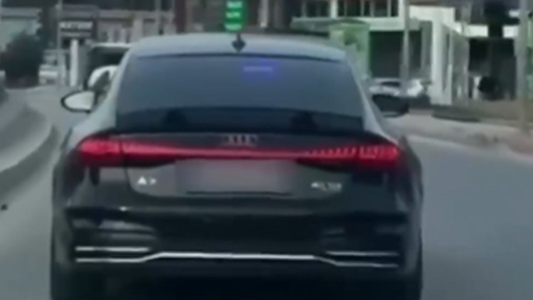 Bakan Yerlikaya Duyurdu: S&uuml;r&uuml;c&uuml;n&uuml;n Ehliyetine El Konuldu ve 414 Bin Lira Cezası Uygulandı