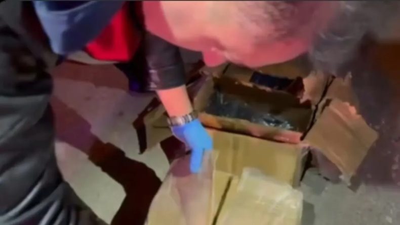 Bakan Yerlikaya Duyuruda Bulundu! Antalya'da Silah ve M&uuml;himmat Ka&ccedil;ak&ccedil;ılığı Operasyonu: 2 G&ouml;zaltı!