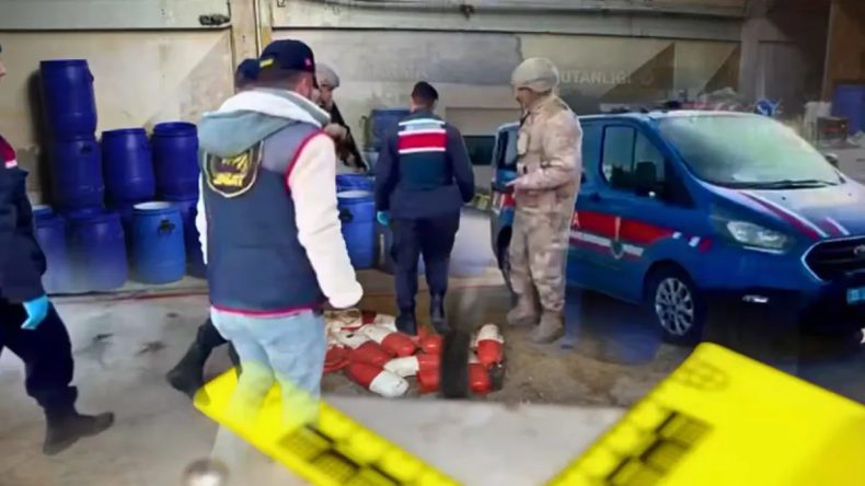 Bakan Yerlikaya'dan A&ccedil;ıklama! İzmir'de 1 Ton 625 Kilogram Uyuşturucu Hap Hammaddesi Yakalandı