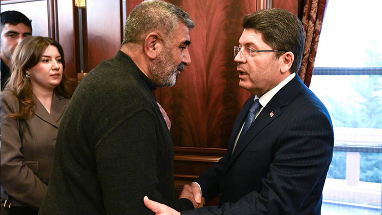 Bakan Yılmaz Tun&ccedil;, Rojin Kabaiş'in Ailesi ile Bir Araya Geldi