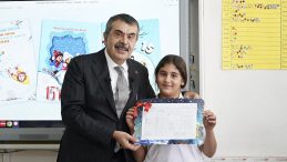 Bakan Yusuf Tekin&rsquo;den CHP&rsquo;nin 'Karnelerden Atat&uuml;rk Fotoğrafı Kaldırıldı' İddiasına Sert Yanıt: Muhalefeti Kınıyorum!