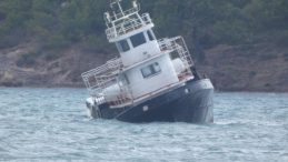 Balıkesir'de Şiddetli Lodos Feribotu S&uuml;r&uuml;kledi, Karaya Oturdu