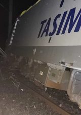 Balıkesir'de Yolcu Treni Raydan &Ccedil;ıktı: 1 Yaralı