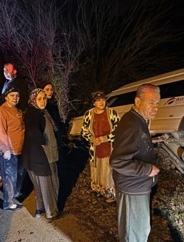 Bartın'da Minib&uuml;s Şarampole Devrildi: 4 Yaralı!