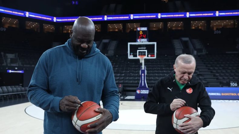 Başkan Erdoğan, NBA efsanesi Shaquille O'Neal ile Basketbol Ma&ccedil;ı Yaptı