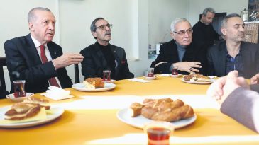 Başkanla &Ccedil;ay ve Simit Eşliğinde Keyifli Sohbet