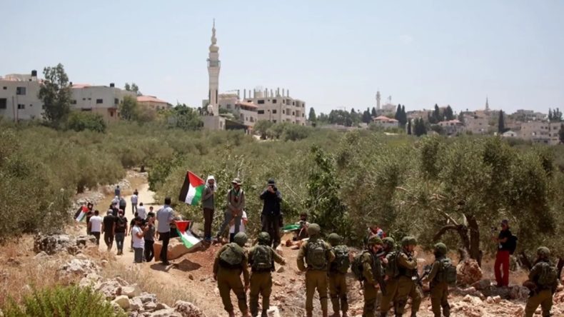 Batı Şeria’da İsrailli Aşırıcılar Bedevi Köyünü Yakıldı