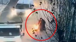 Batman'da Eylem İ&ccedil;in Lastik Yakan Gruba Kadınlar M&uuml;dahale Etti