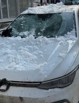 Bayburt'ta Şok Eden Kar Olayı: Otomobil B&ouml;yle Zarar G&ouml;rd&uuml;!