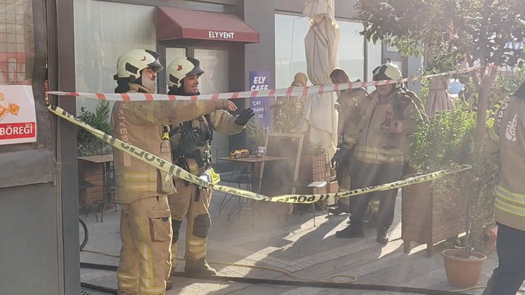 Bayrampaşa Kaymakamlığı Binasında Yangın Çıktı