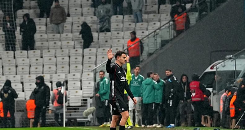 Beşiktaş'ta Kristjan Asllani İlk Ma&ccedil;ında Kırmızı Kart G&ouml;rd&uuml;!