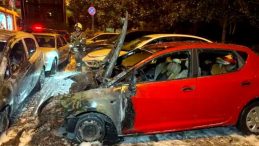 Beşiktaş'ta Park Halindeki 4 Ara&ccedil; Alev Alev Yandı! Kundak Ş&uuml;phesi Ortaya &Ccedil;ıktı…