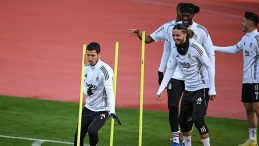 Beşiktaş'tan Salih U&ccedil;an ile Gen&ccedil;lere Destek!