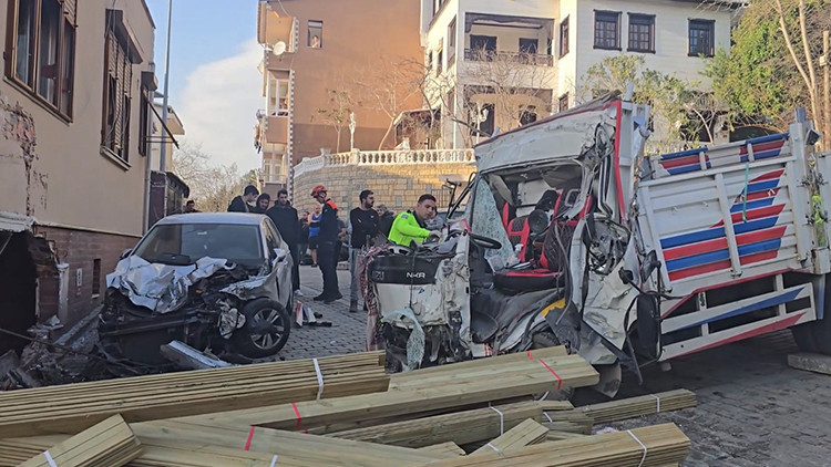 Beykoz'da Korkunç Kaza: 1'i Turist 2 Kişi Hayatını Kaybetti