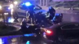 Beylikd&uuml;z&uuml;&rsquo;nde İlgin&ccedil; Olay: Kıskan&ccedil;lık Krizi Nedeniylen Kaldırımda Ağladı