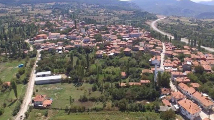 Bir k&ouml;y&uuml;n 60 yıllık isim m&uuml;cadelesi! Bakanlığın onayı ile eskiye d&ouml;n&uuml;ld&uuml;… 'Şimdi &ouml;z&uuml;m&uuml;ze d&ouml;nd&uuml;k'