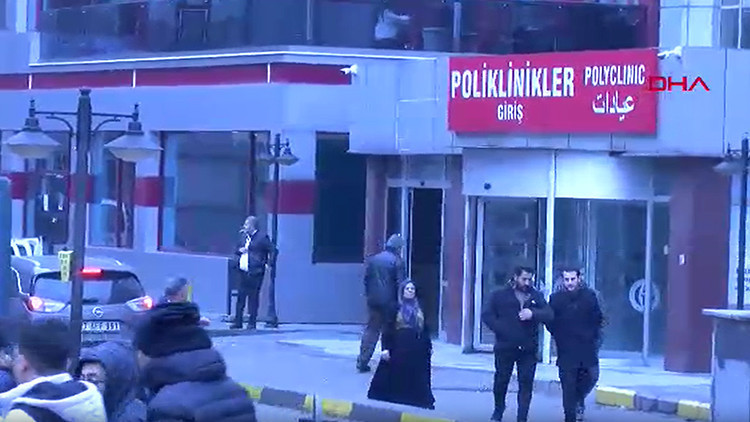 Boşanma S&uuml;recindeki Eşine Kaldırım Taşıyla Saldırdı