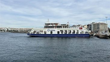 Bozcaada ve G&ouml;k&ccedil;eada'da Feribot Seferleri Fırtına Nedeniyle İptal Edildi