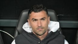 Burak Yılmaz&rsquo;a 3 Ma&ccedil; Ceza