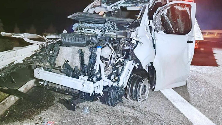 Bursa'da Dağıtım Aracının Takla Atması Sonucu K&uuml;l&ccedil;e Altınlar Kayboldu