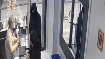 Bursa'da Dikkat &Ccedil;eken Soygun Girişimi! Kuyumcudan Aldığı Tepkiyle Ka&ccedil;tı